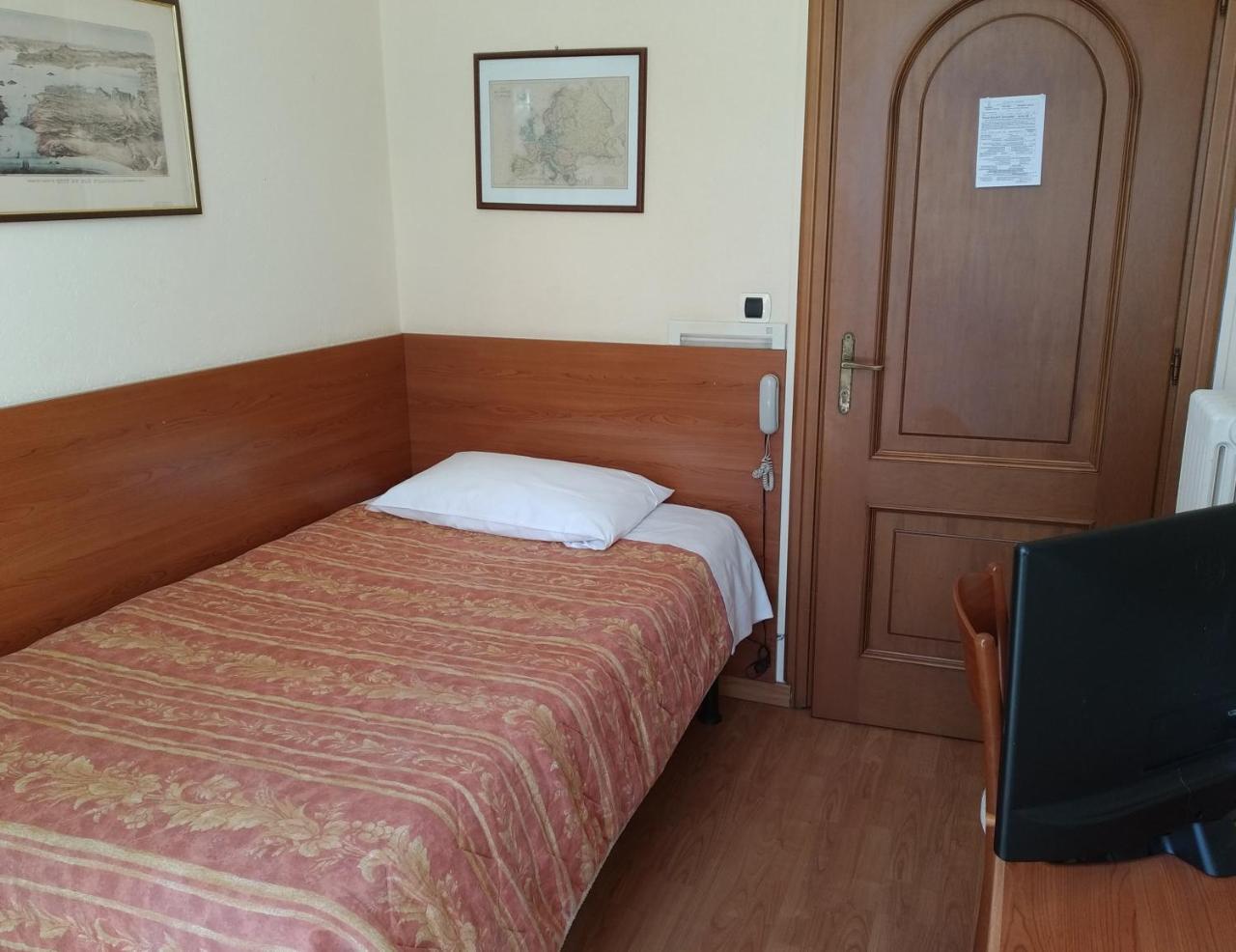 Hotel Lucciola Bordighera Exterior photo