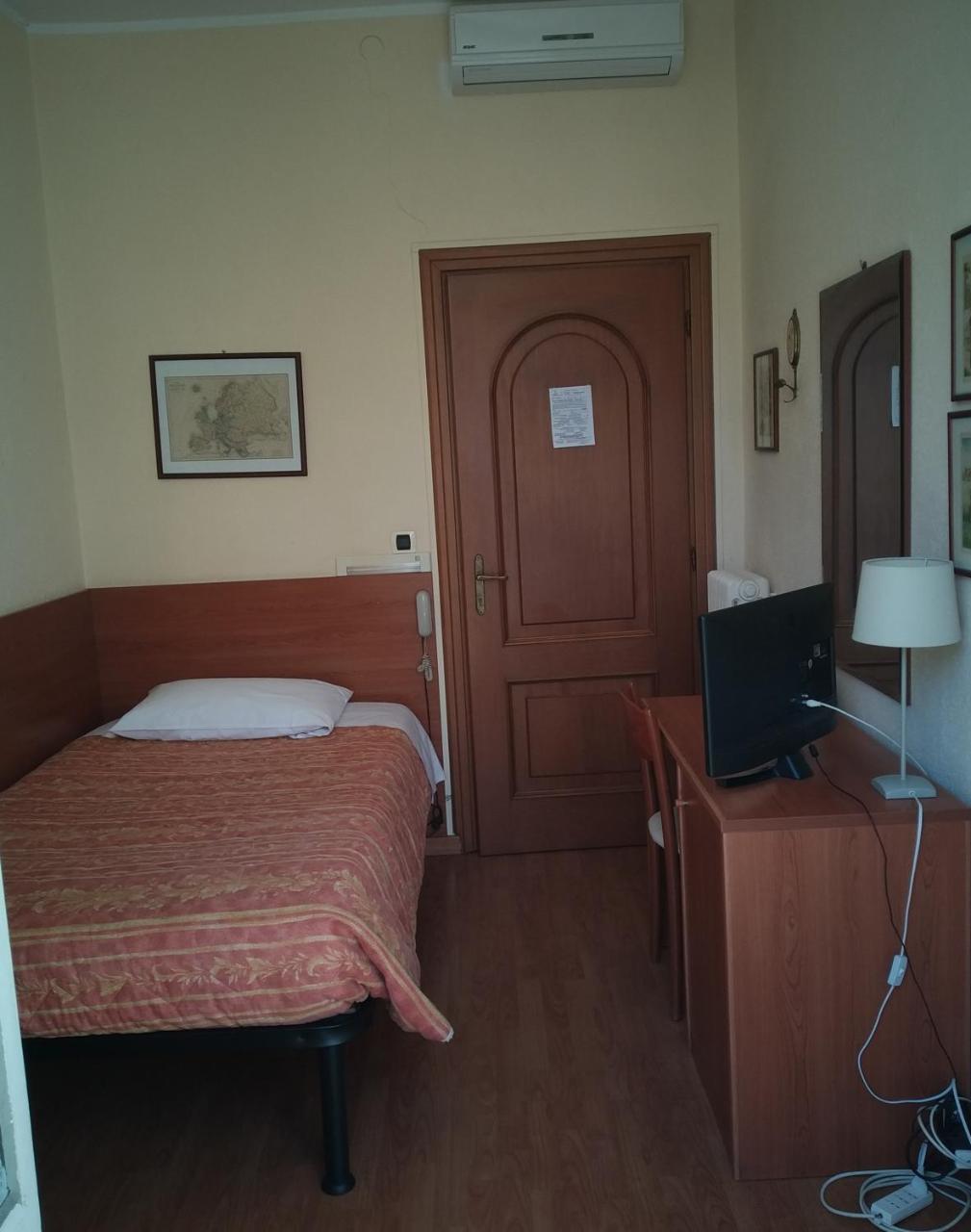 Hotel Lucciola Bordighera Exterior photo