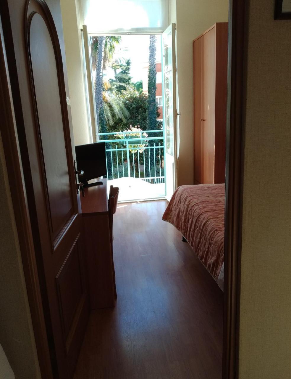Hotel Lucciola Bordighera Exterior photo